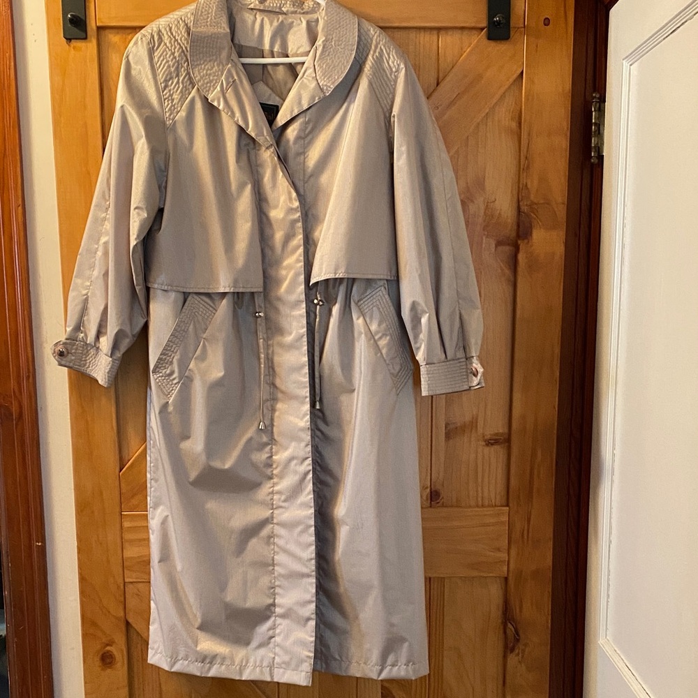 Chic Women's Beige Trench Coat